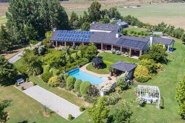 هتل Lime Tree Lodge