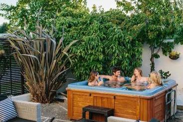 هتل Marlborough Vintners Accommodation