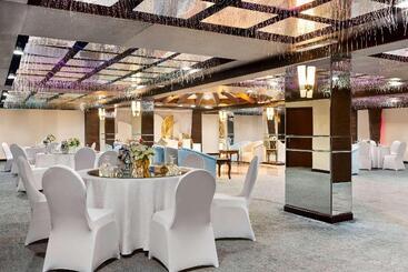 هتل Ramada By Wyndham Dammam Khaleej Road