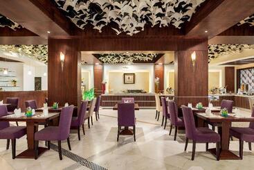 هتل Ramada By Wyndham Dammam Khaleej Road