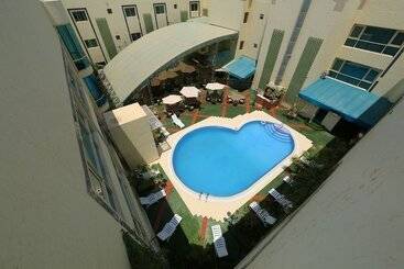هتل Ramada By Wyndham Dammam Khaleej Road