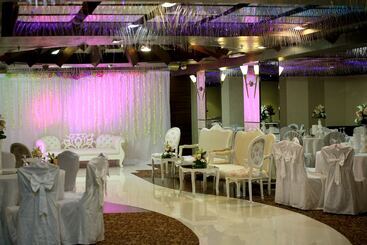 هتل Ramada By Wyndham Dammam Khaleej Road