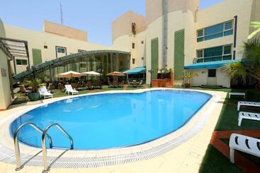 هتل Ramada By Wyndham Dammam Khaleej Road