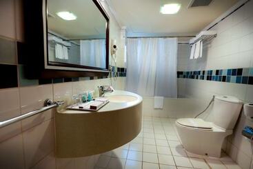 هتل Ramada By Wyndham Dammam Khaleej Road