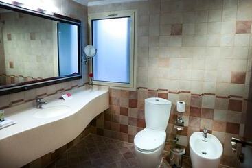 هتل Ramada By Wyndham Dammam Khaleej Road