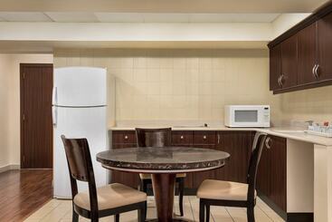 هتل Ramada By Wyndham Dammam Khaleej Road