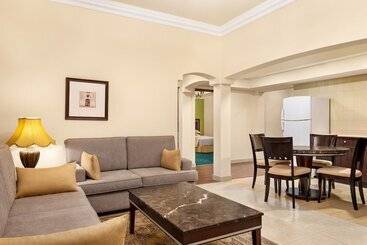 هتل Ramada By Wyndham Dammam Khaleej Road