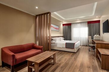 هتل Ramada By Wyndham Dammam Khaleej Road