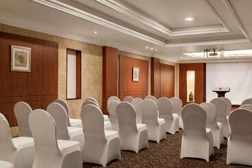 هتل Ramada By Wyndham Dammam Khaleej Road
