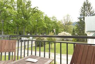 هتل Tussock Peak Lodge