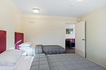 هتل Tussock Peak Lodge