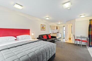 هتل Tussock Peak Lodge