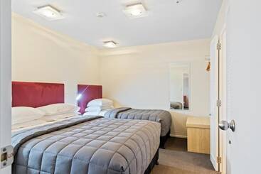 هتل Tussock Peak Lodge
