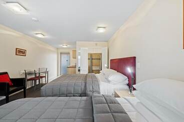 هتل Tussock Peak Lodge