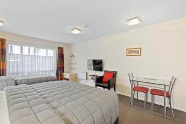 هتل Tussock Peak Lodge