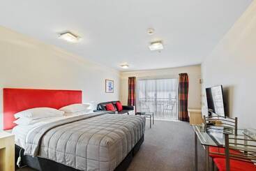 هتل Tussock Peak Lodge