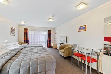 هتل Tussock Peak Lodge