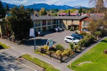 هتل Tussock Peak Lodge