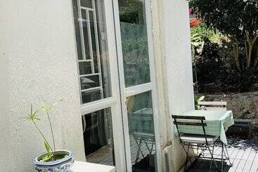 هتل City Oasis Guesthouse