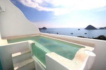 Loccal Collection Hotel Komodo