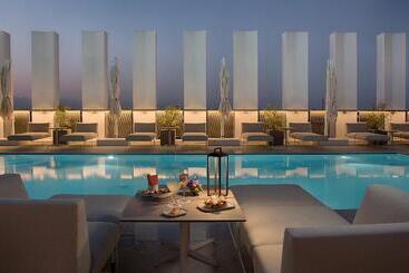 هتل NH Collection Milano Citylife