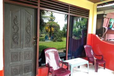 پانسیون Merlyn Guest House