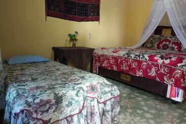 پانسیون Merlyn Guest House