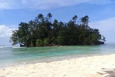 پانسیون Nusa Nalan Beach Resort