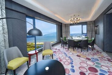 هتل Dolphin Bay