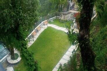 هتل Madhuban Sarovar Portico Mussoorie
