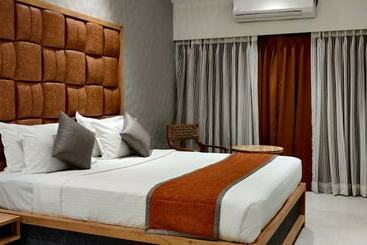 هتل Meritas Adore Resort Lonavala