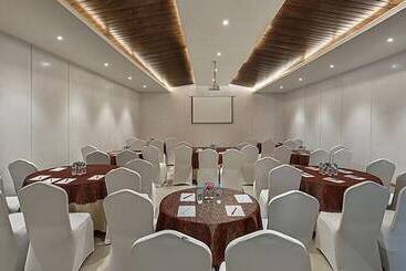 هتل Meritas Adore Resort Lonavala
