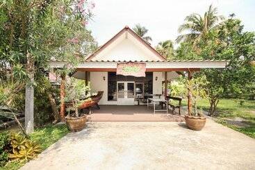 هتل Oyo 606 Baan Suansabai Pleanpanmai Resort Amphawa