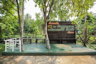 هتل Oyo 606 Baan Suansabai Pleanpanmai Resort Amphawa
