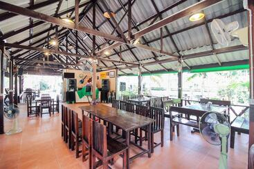هتل Oyo 606 Baan Suansabai Pleanpanmai Resort Amphawa