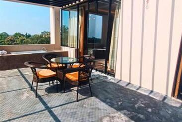 בית מלון כפרי Polo Towers Agartala