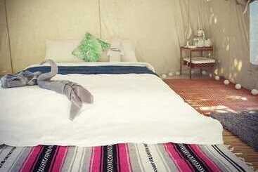 هتل Rewild Camp And Cafe
