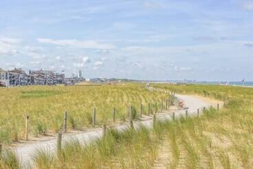 هاستل Beach Hotel Katwijk