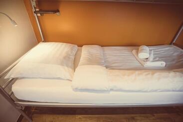 هاستل Tourist Inn One Amsterdam