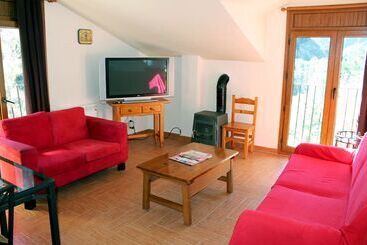 مسافرخانه Apartamentos Anem 3000