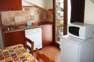 مسافرخانه Apartamentos Anem 3000