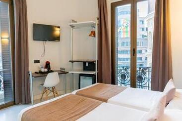 Hostal Gran Via 44