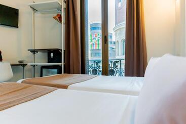 Hostal Gran Via 44