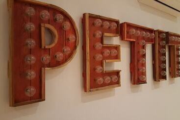 مسافرخانه Petit