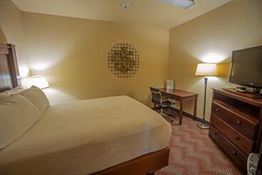 Best Western Plus Cimarron Hotel & Suites