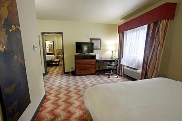 Best Western Plus Cimarron Hotel & Suites