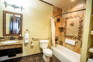 Best Western Plus Cimarron Hotel & Suites