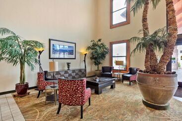 Best Western Plus Swiss Chalet Hotel & Suites