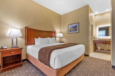 Best Western Plus Swiss Chalet Hotel & Suites