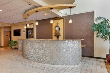 Best Western Plus Swiss Chalet Hotel & Suites
